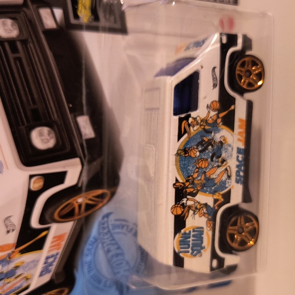 D1 Hot Wheels 70s Van Space Jam - Picture 2 of 3